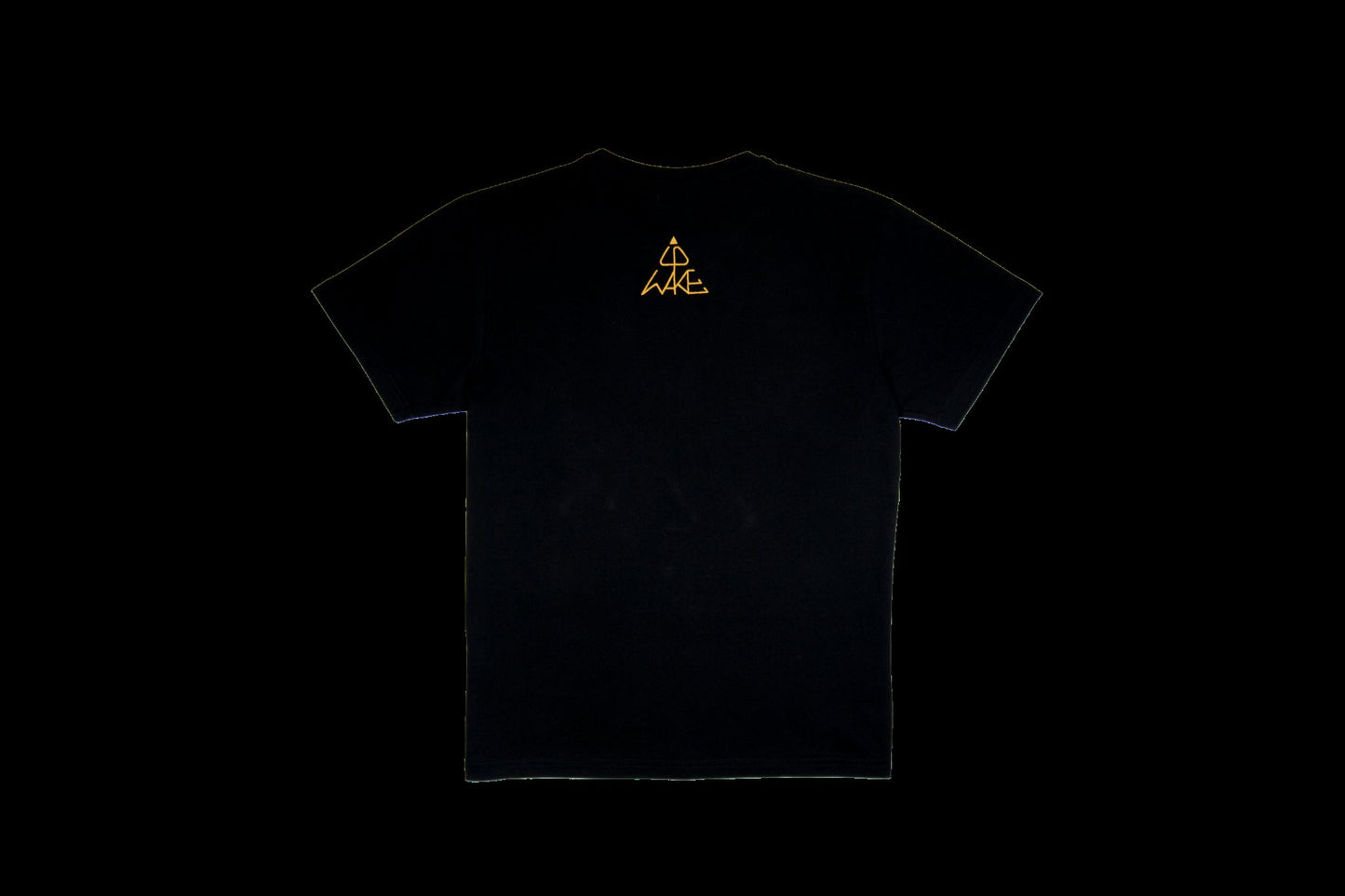 WAKE UP SYSTEM T-Shirt aus Bio-Baumwolle – Rückseite mit pyramidenförmiger WAKE UP Wortmarke in Goldstickerei